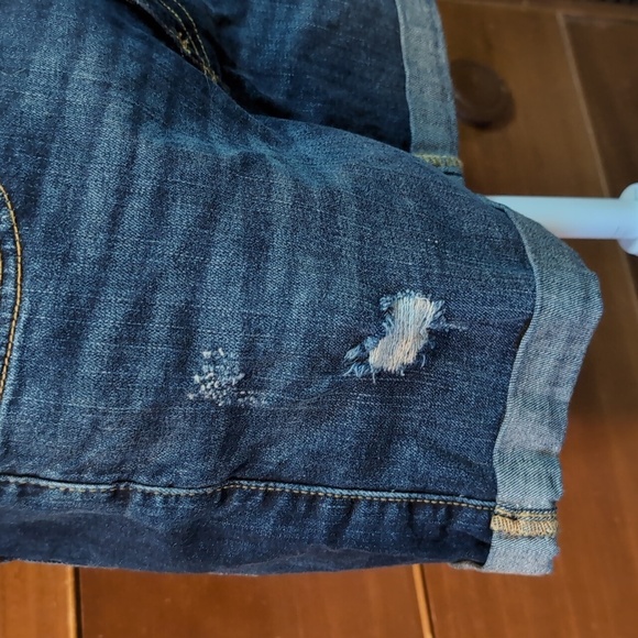 GAP 5” Mid Rise Sexy Boyfriend Denim Light Distressed Cuffed Shorts - Picture 8 of 11